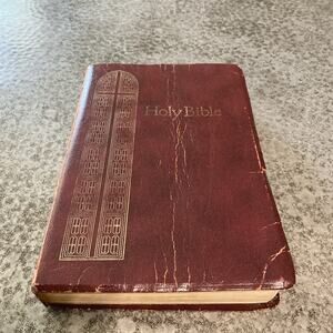 Nelson Regency Holy Bible KJV Giant Print Red Letter Concordance Regency 885CBG